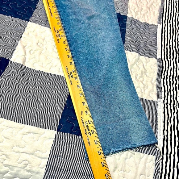 Women’s Crown & Ivy High Rise Cropped Distressed Jeans - 14 - Picture 9 of 12